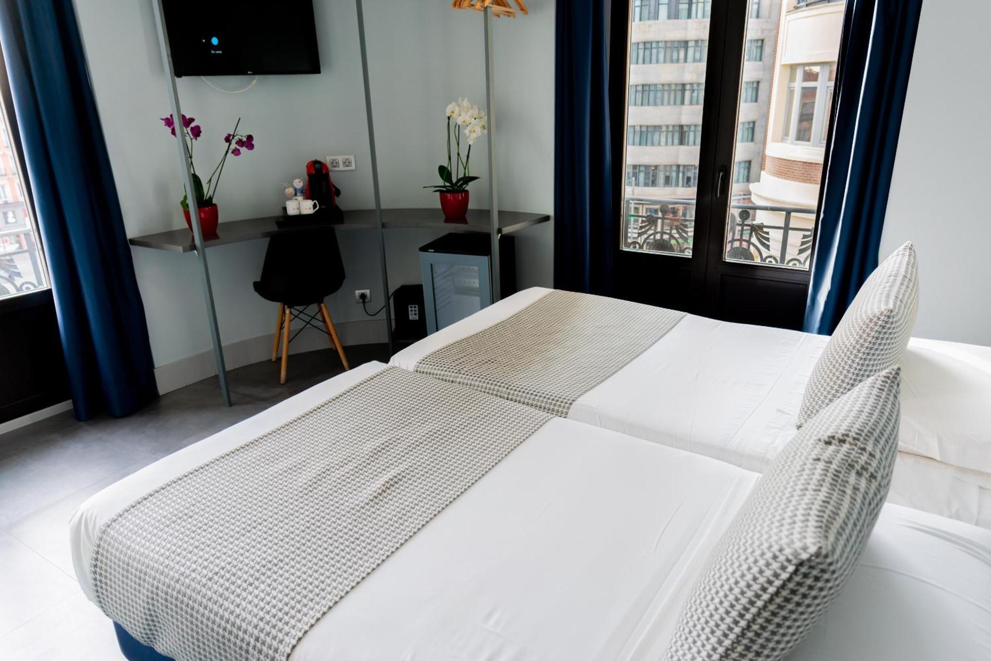 Carmen-gran Via Hostel