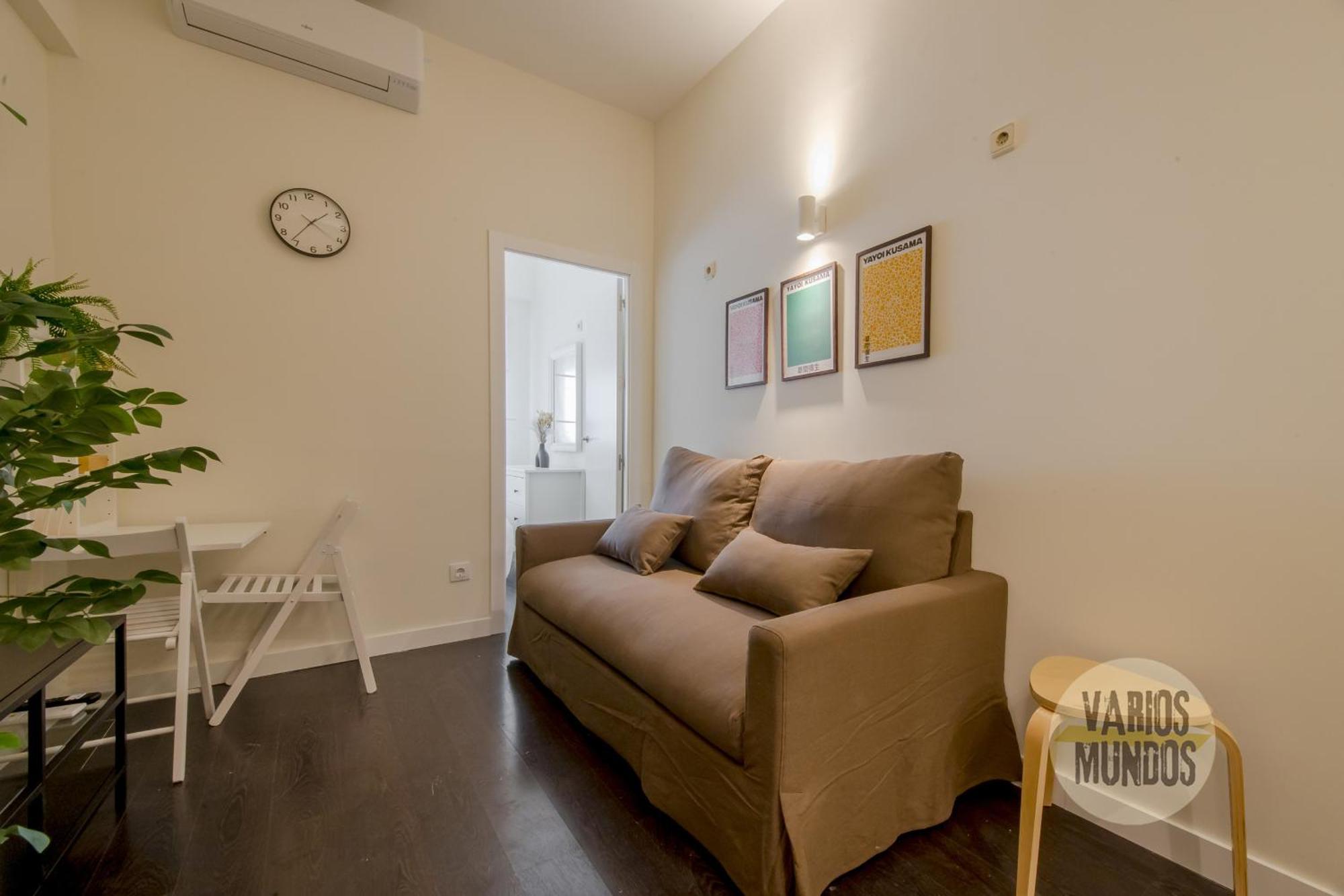 Tiny 3pax En La Plaza De Chueca * Madrid
