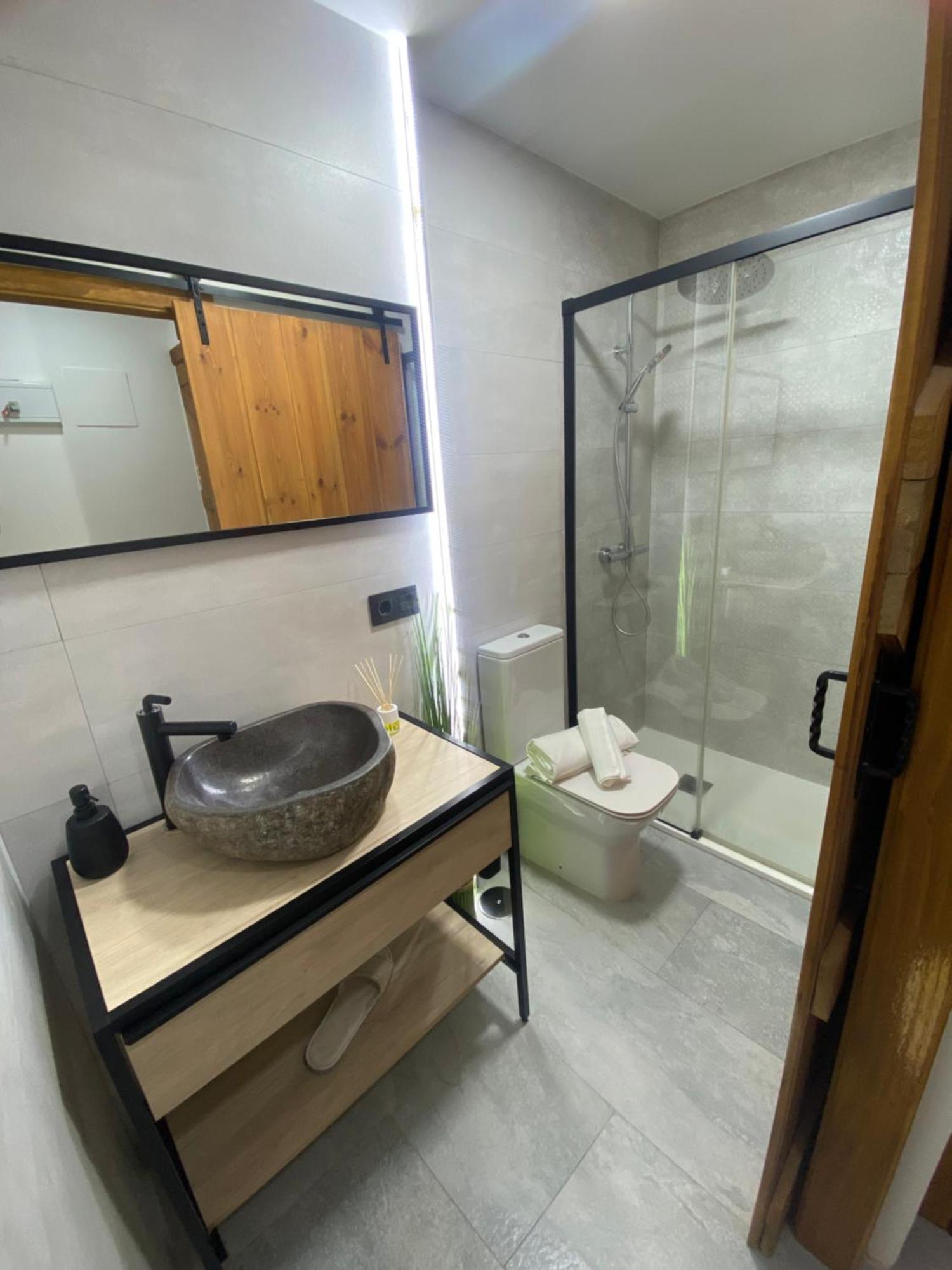 Centrico, Luminoso Y Equipado Apartamento