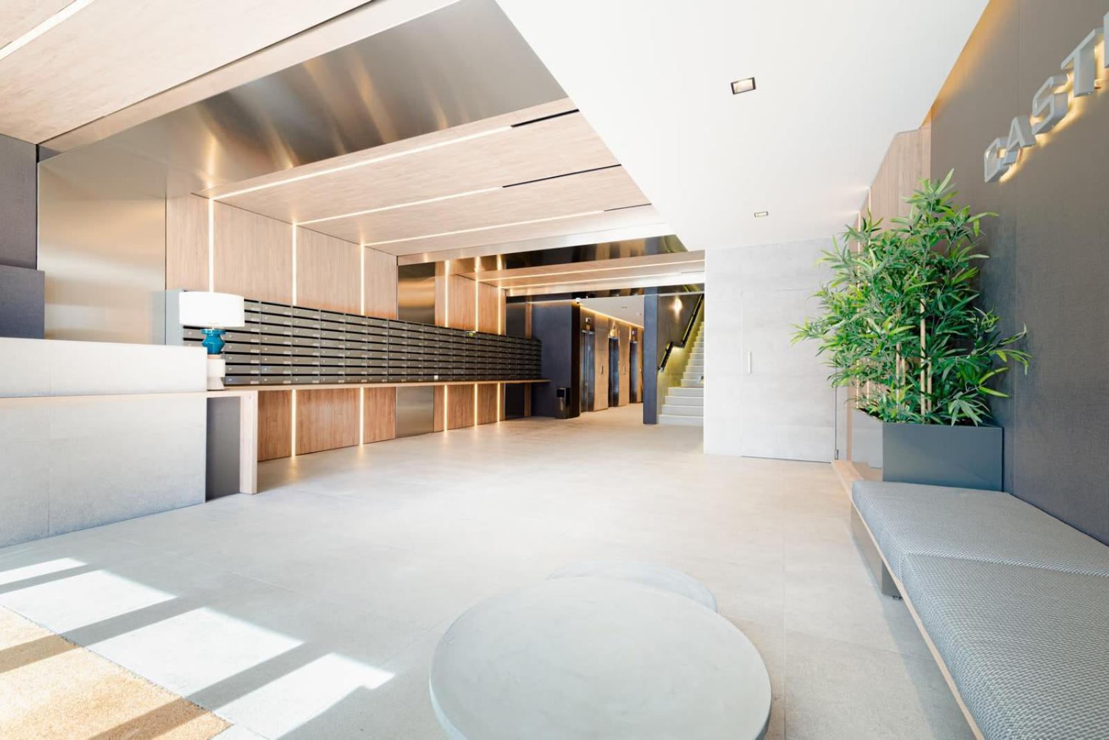 Unique And Sophisticated Design In Financial Centre Apartment