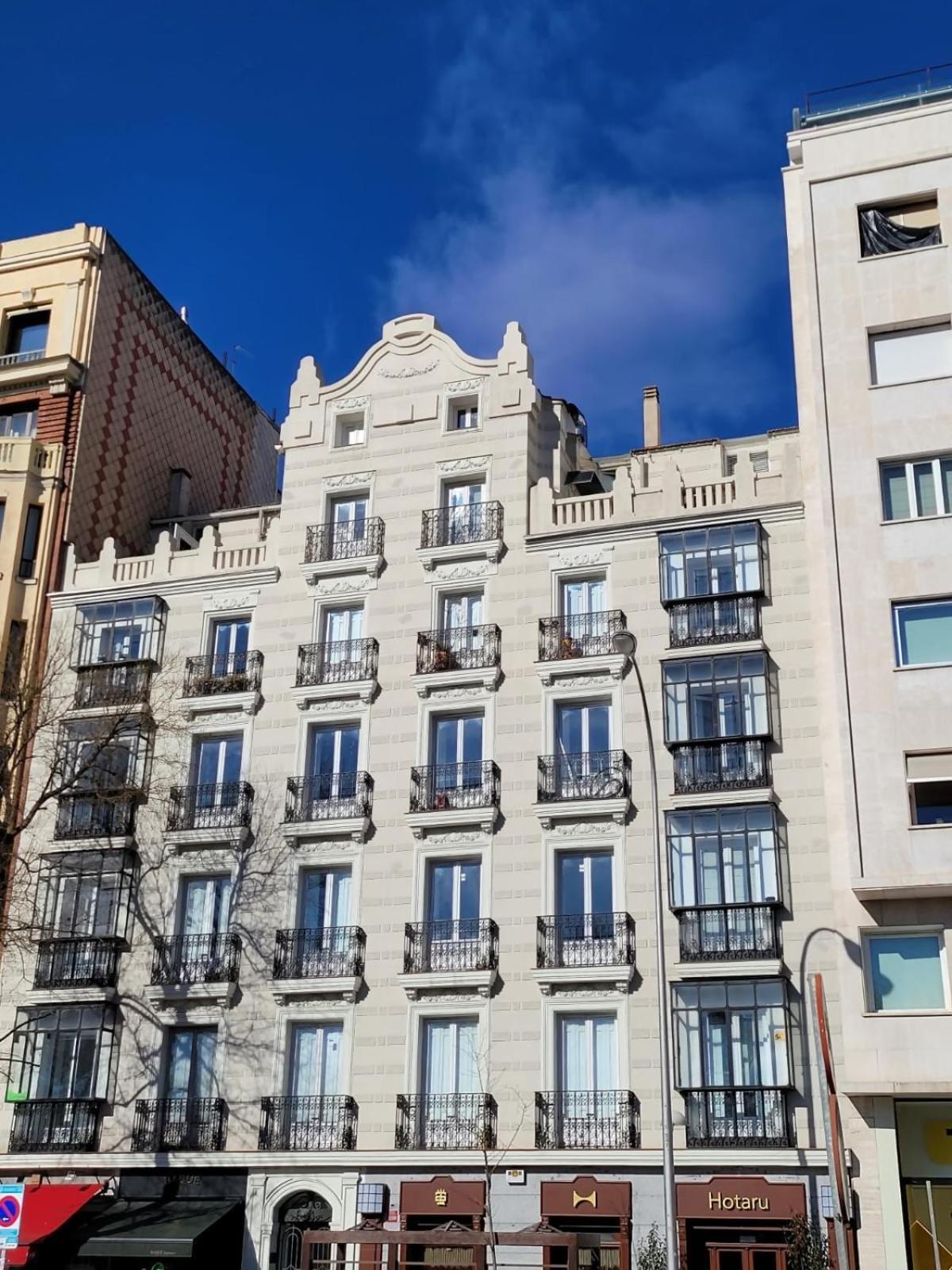 Piso Luminoso Con Balcones Frente Parque Retiro Apartamento *