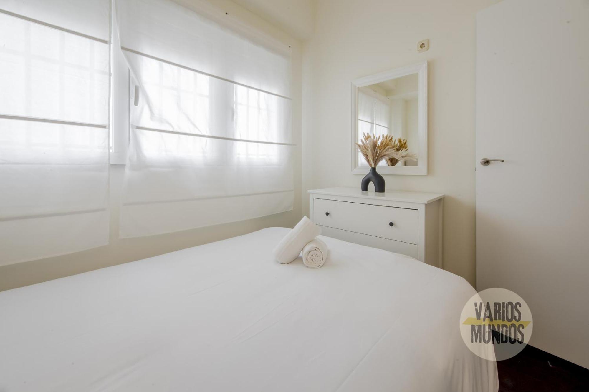 Tiny 3pax En La Plaza De Chueca * Madrid