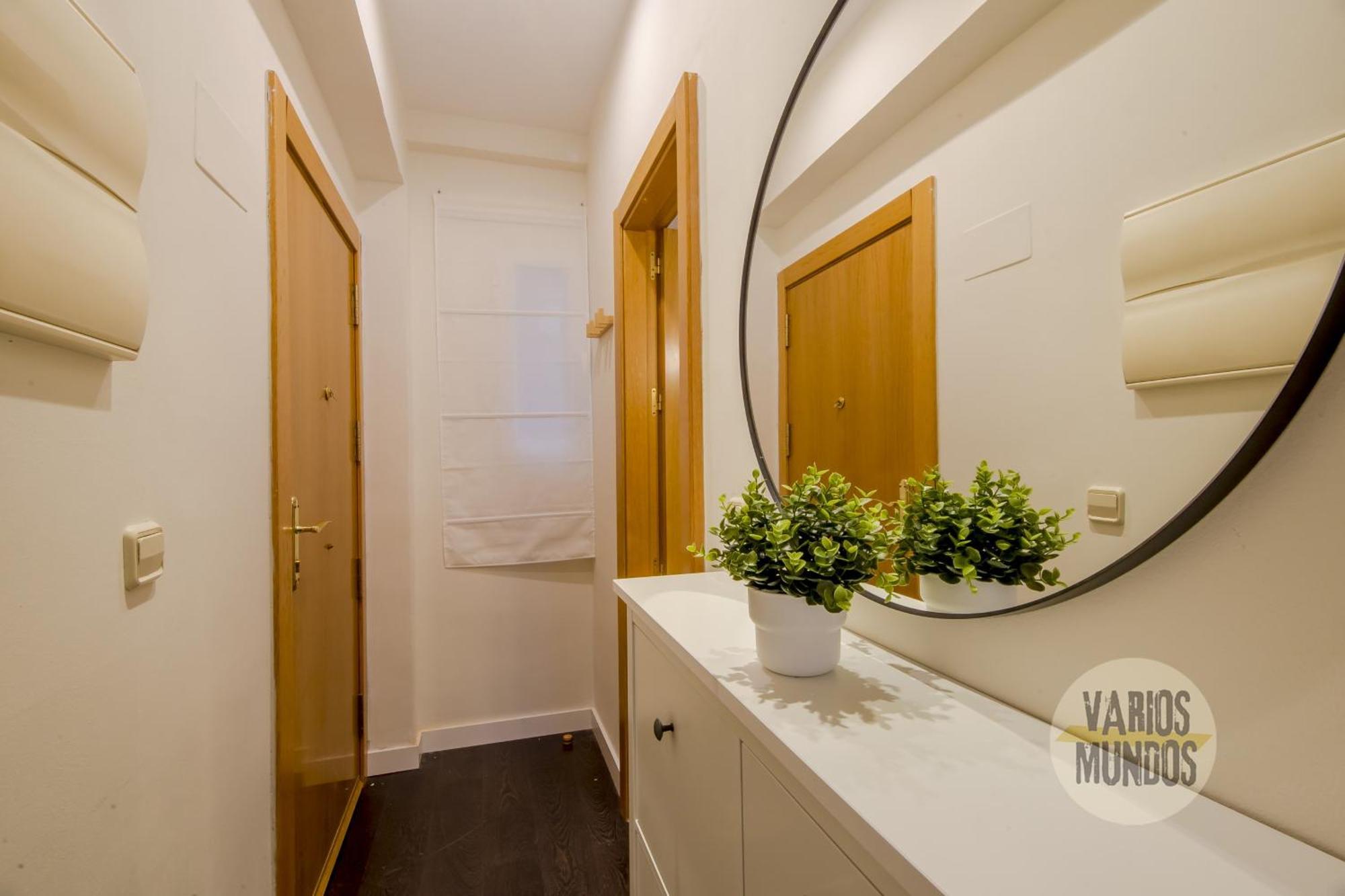 Tiny 3pax En La Plaza De Chueca * Madrid