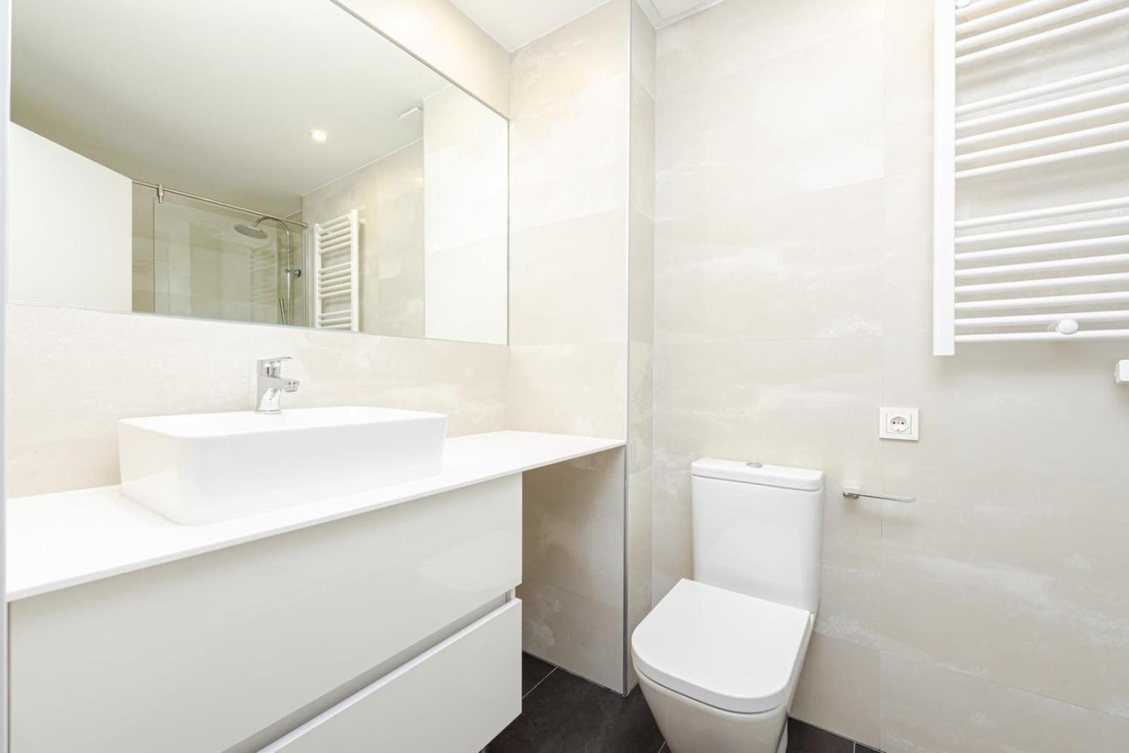 Unique And Sophisticated Design In Financial Centre Apartamento Madrid