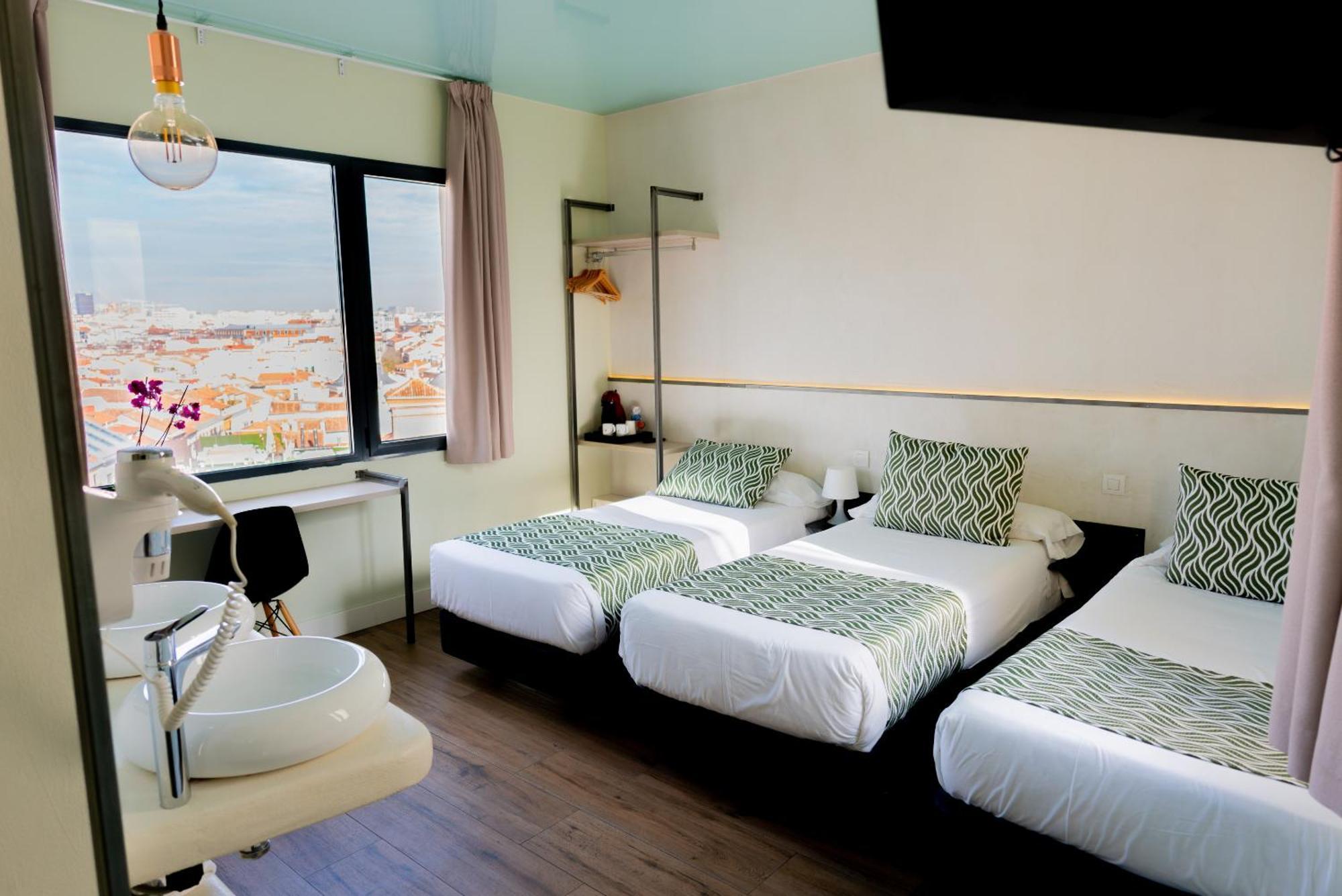 Charlotte-gran Via Albergue Madri
