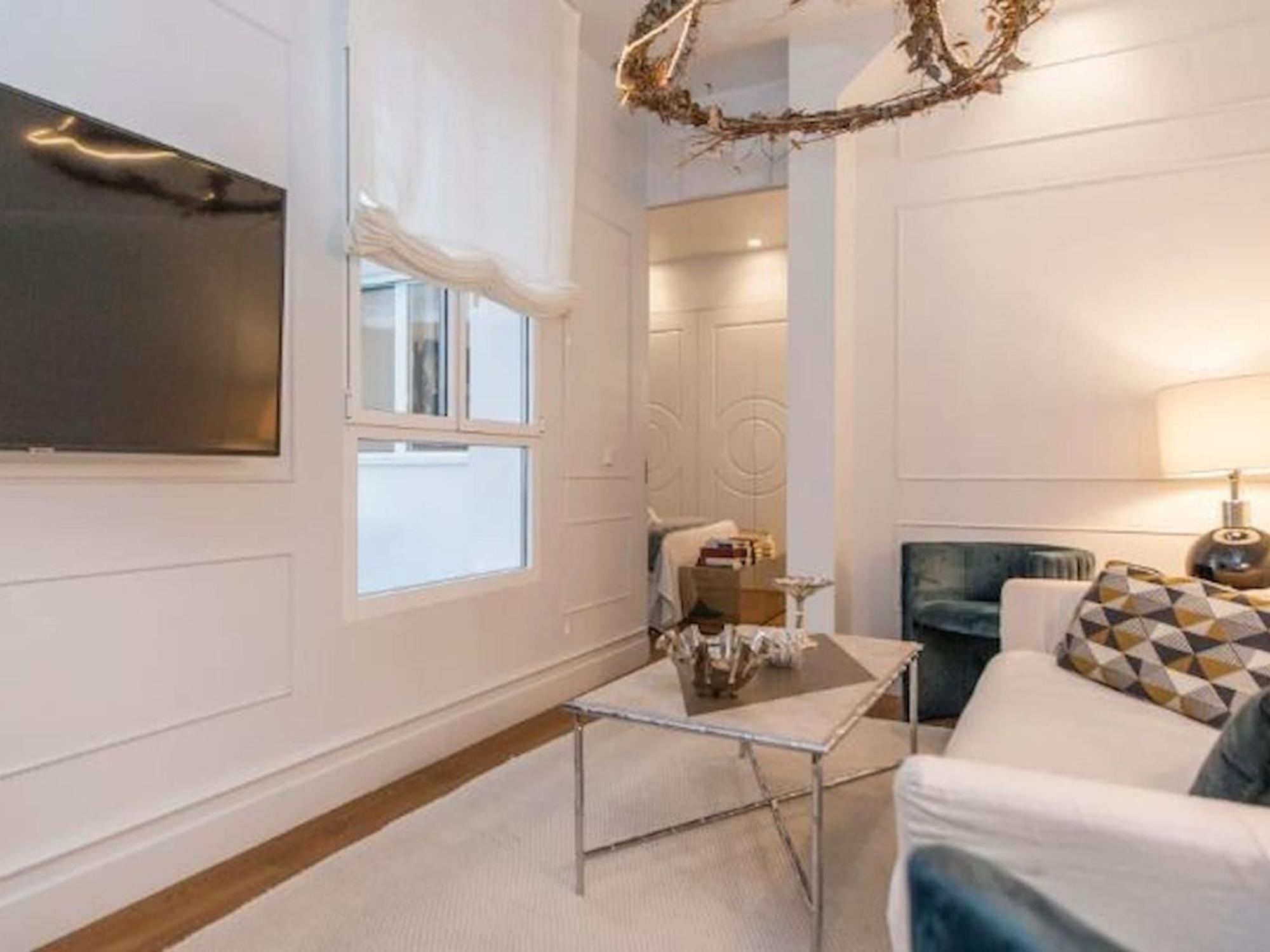 Luxury For Two In Neptuno Madrid