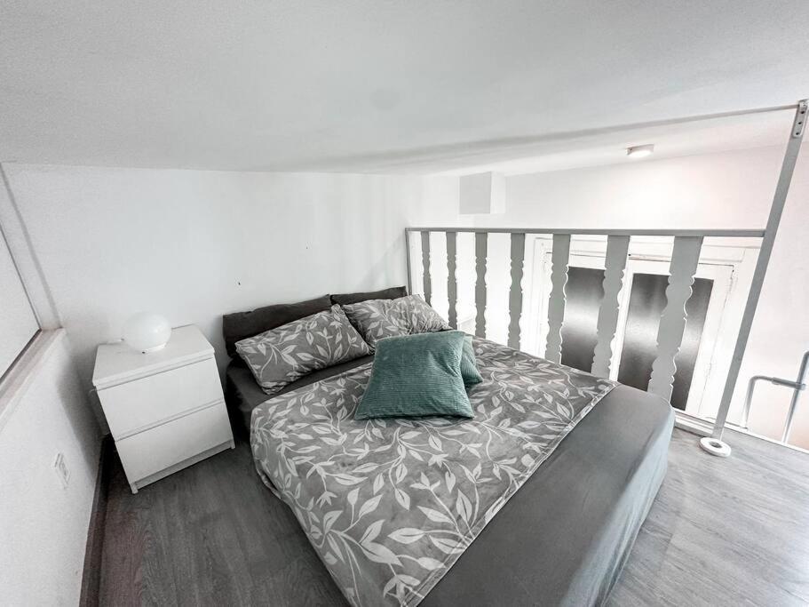 Mezzanine 2 Bedroom In Chueca Apartment *