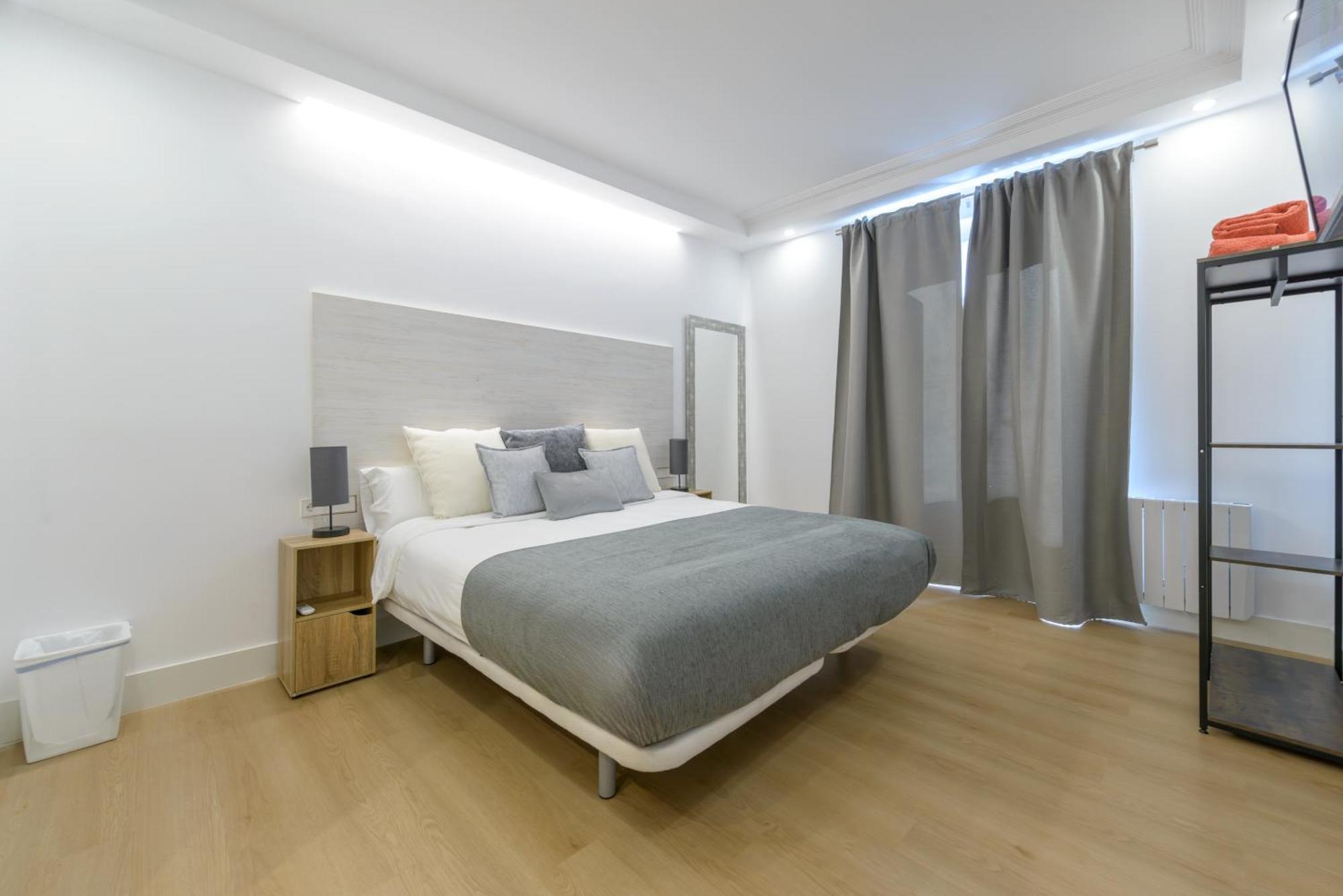 Gran Via New 2br 1bth Elevator * Madrid