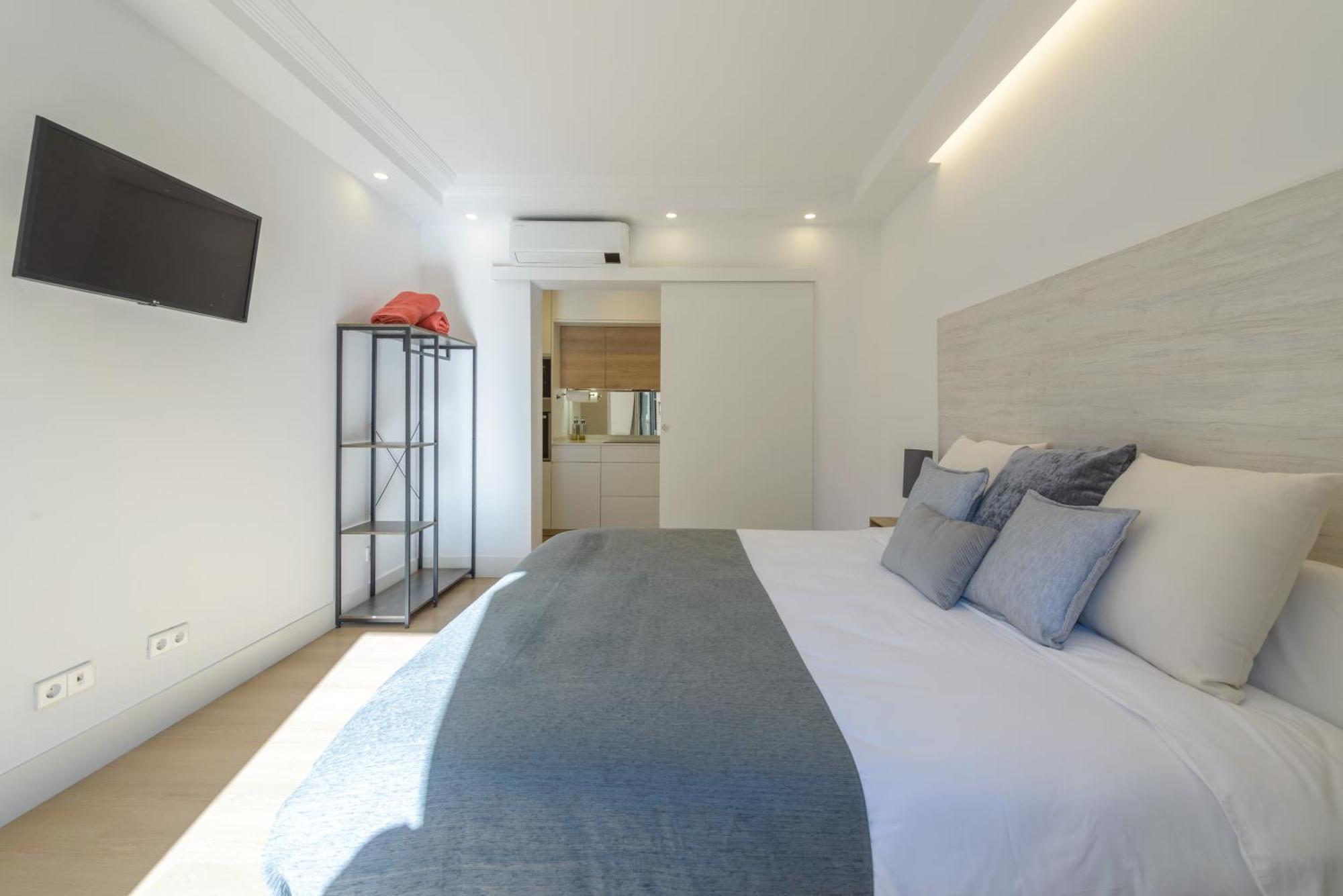Gran Via New 2br 1bth Elevator Apartment Madrid