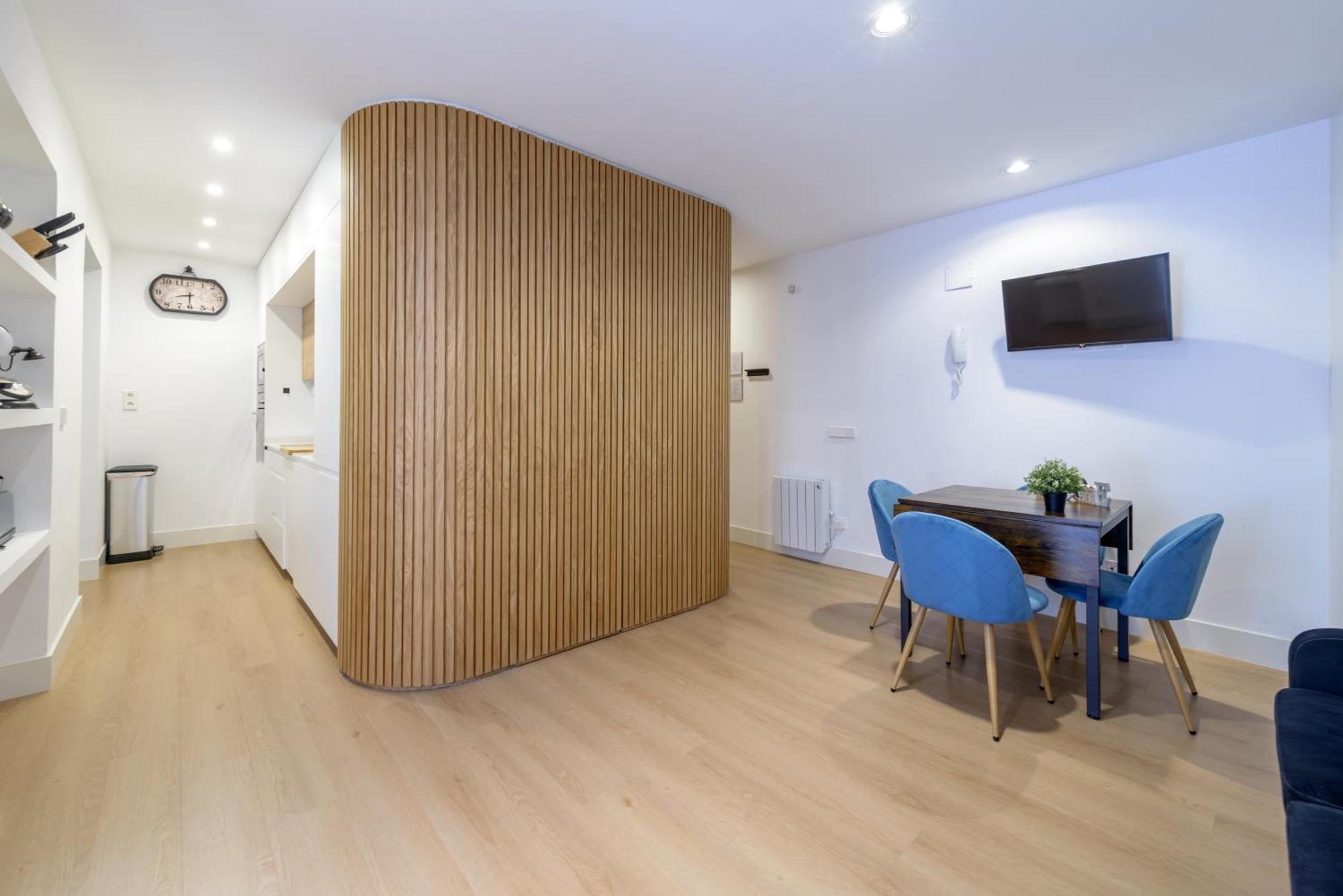 Gran Via New 2br 1bth Elevator Apartment *