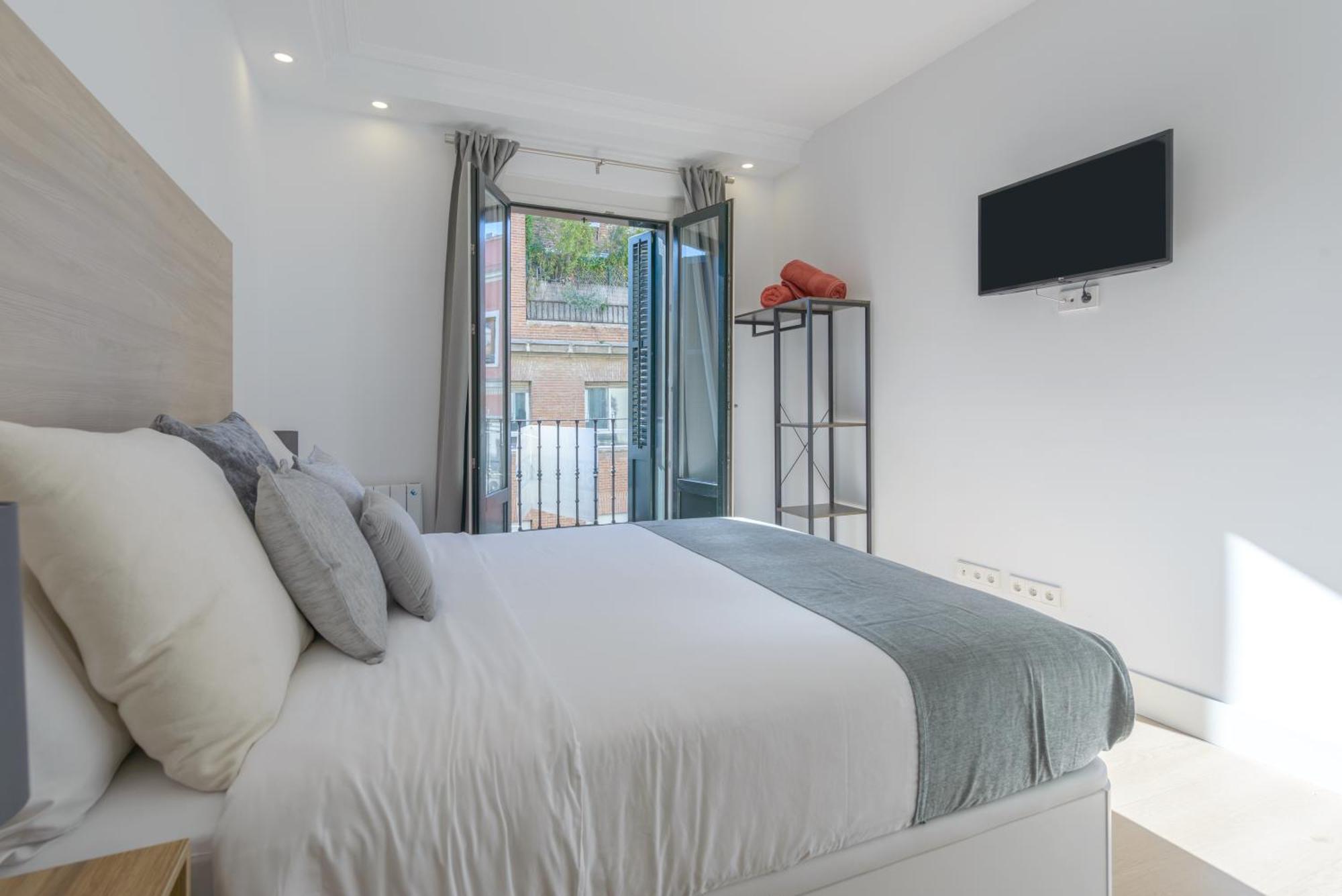 Gran Via New 2br 1bth Elevator Apartment