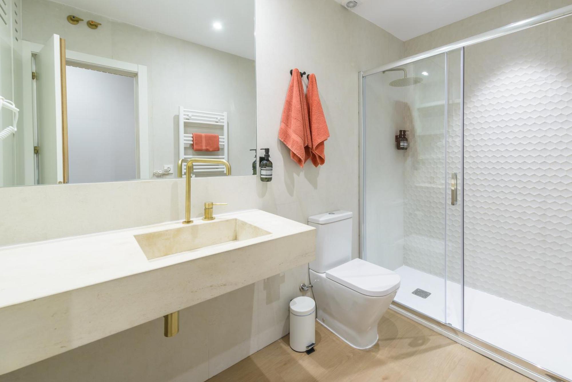 Gran Via New 2br 1bth Elevator Madrid