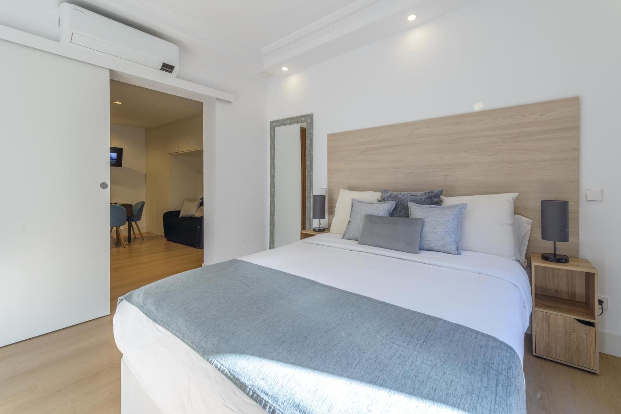 Gran Via New 2br 1bth Elevator