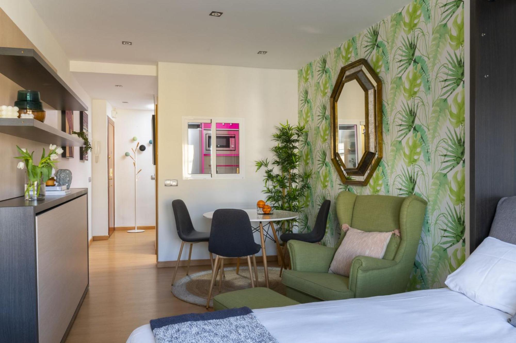 Apartamento Cozy Overlooking Pedro Zerolo Square