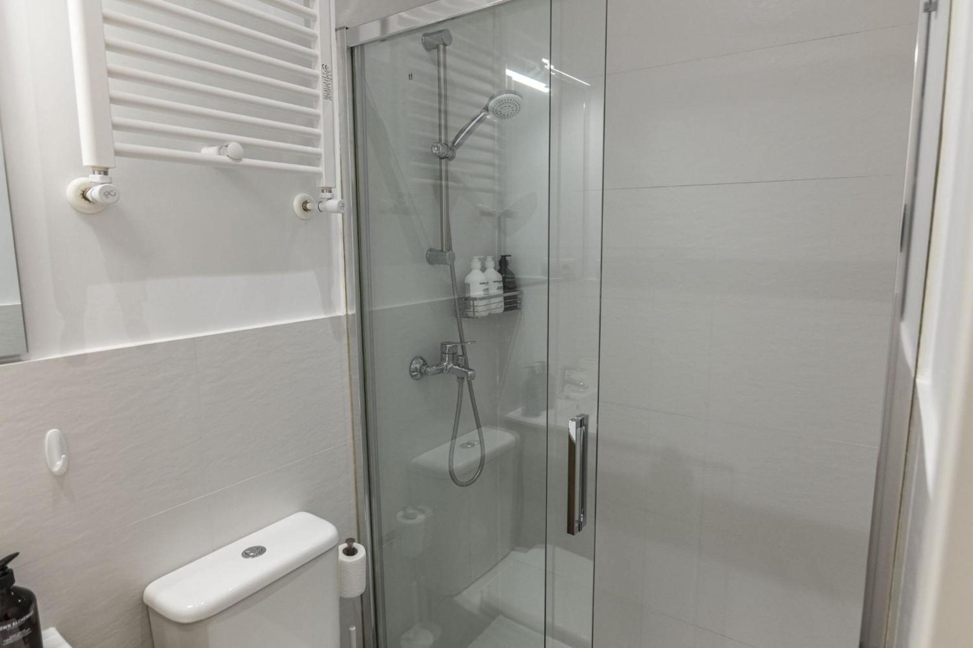 Apartamento Luxurious 2br/2ba In Chueca Madri