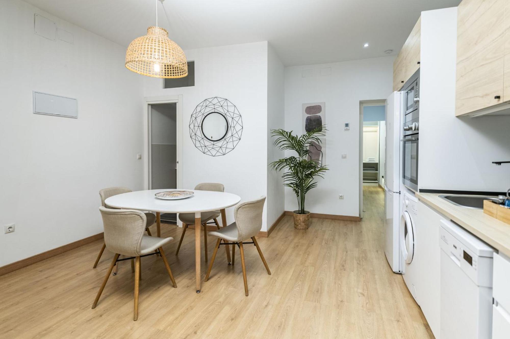 Apartamento Luxurious 2br/2ba In Chueca