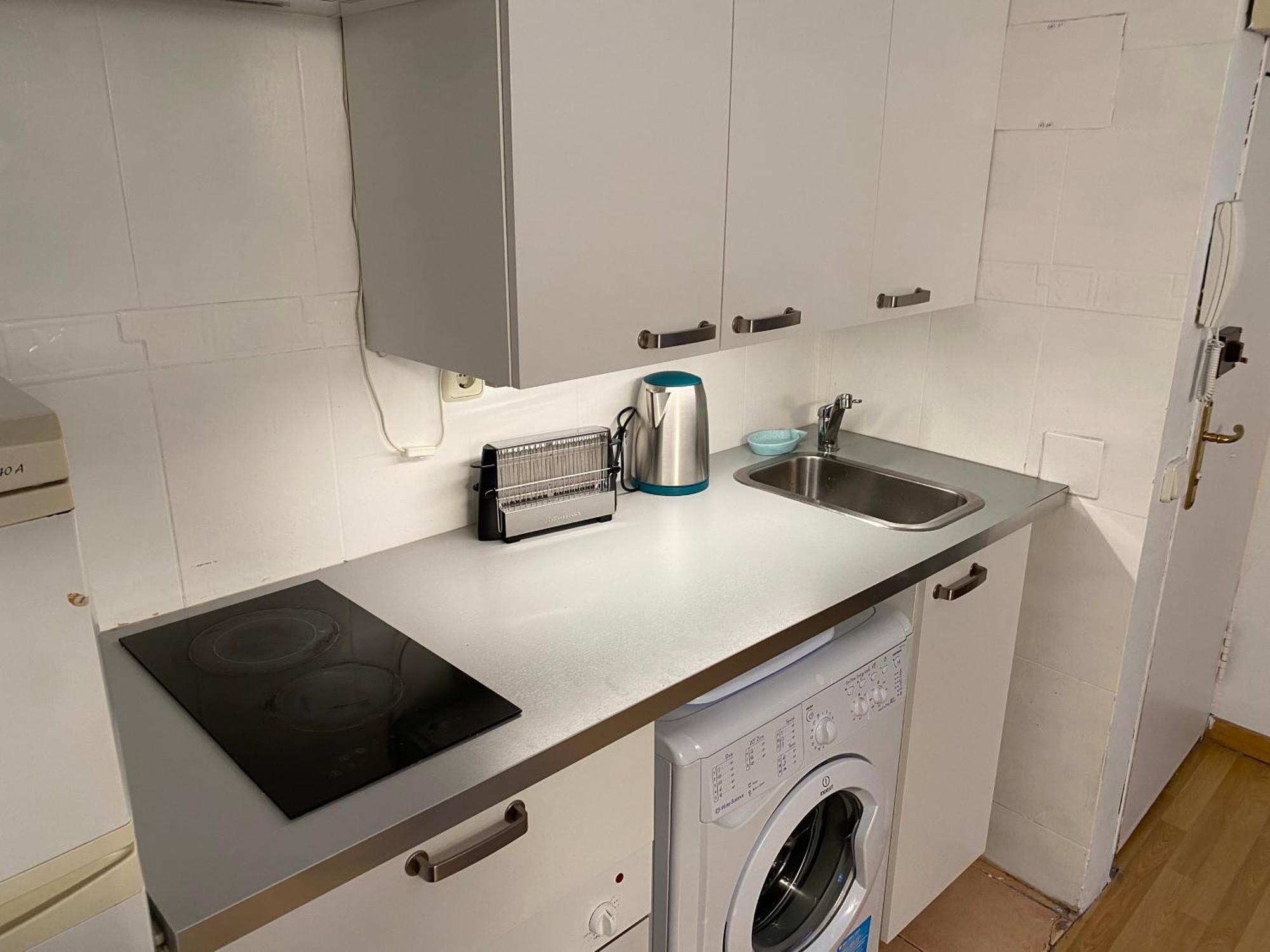 San Bernabe, 2 En Vistillas Junto A Metro Puerta De Toledo Madrid