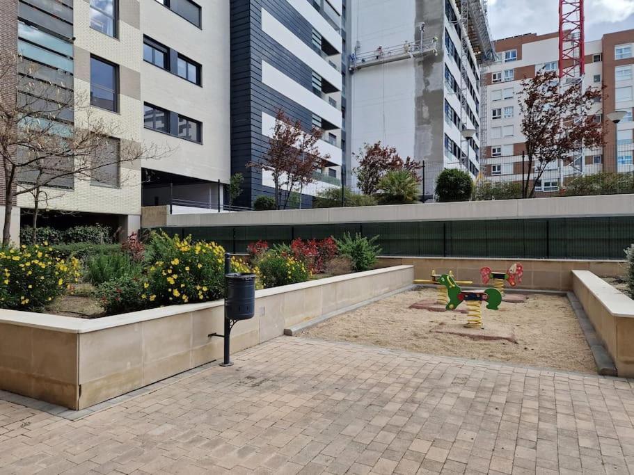 Apartamento Valdebebas Con Garaje Gimnasio Y Piscina Madrid