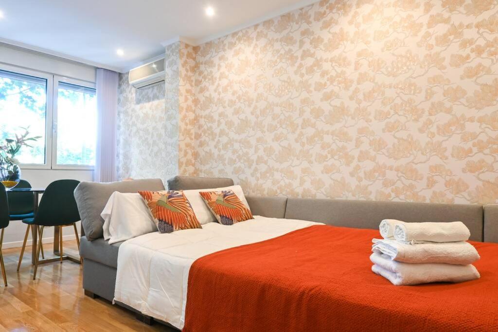 Apartamento For Temporal Espacioso De Tres En Ore51 Madrid