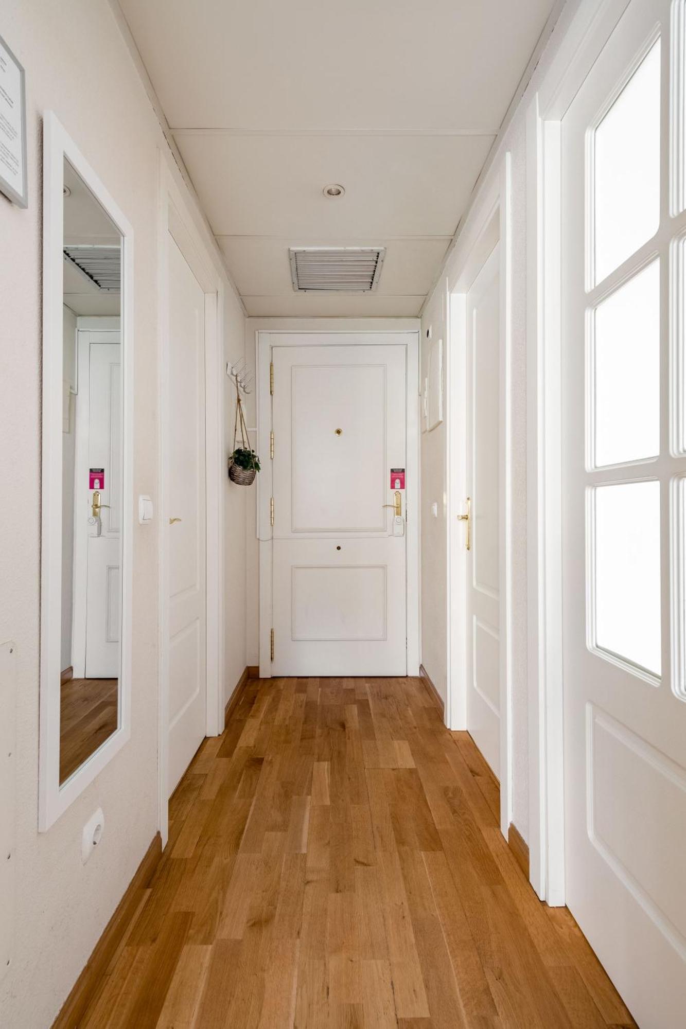 Appartement Charming Airport V *
