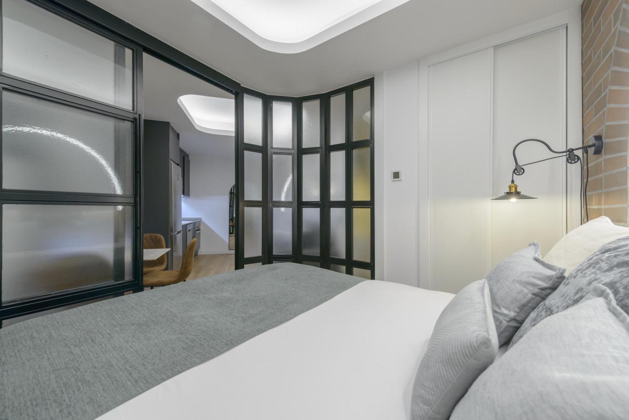 Gran Via Capitals By Monaro***** * Madri