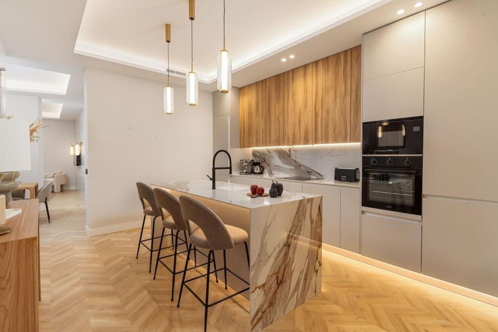 Apartamento Centro Xvi Calle Tetuan 3br 3bh