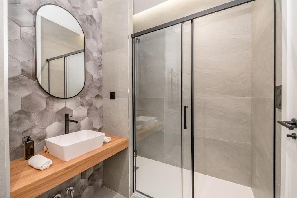 Apartment Centro Xi Calle Carrera De San Jeronimo 2br 2bh Madrid
