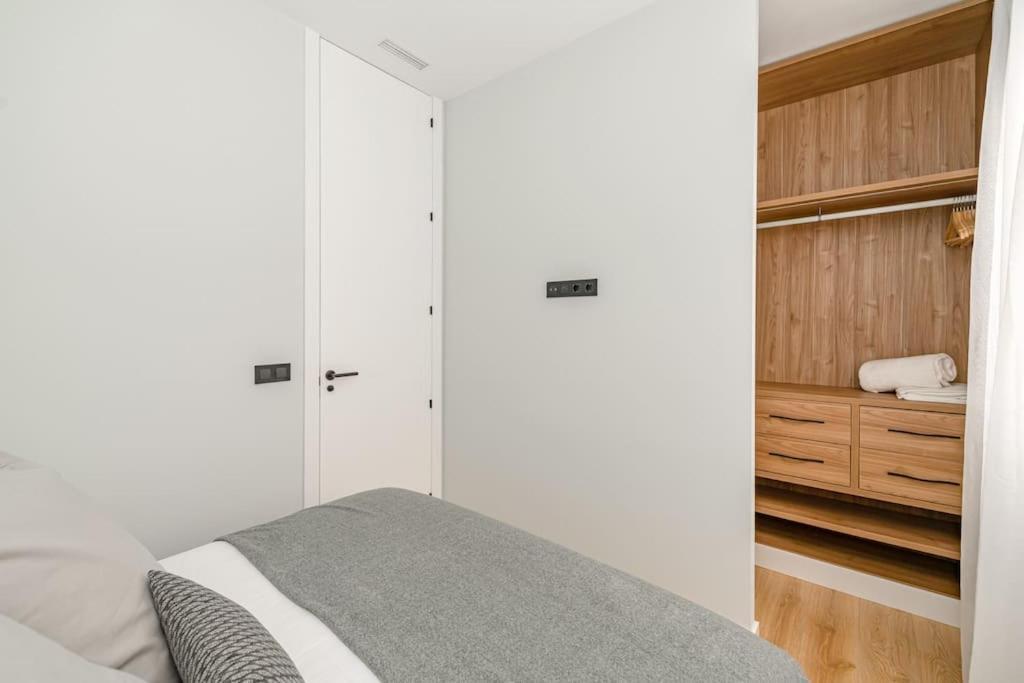 Centro Xi Calle Carrera De San Jeronimo 2br 2bh Apartment *