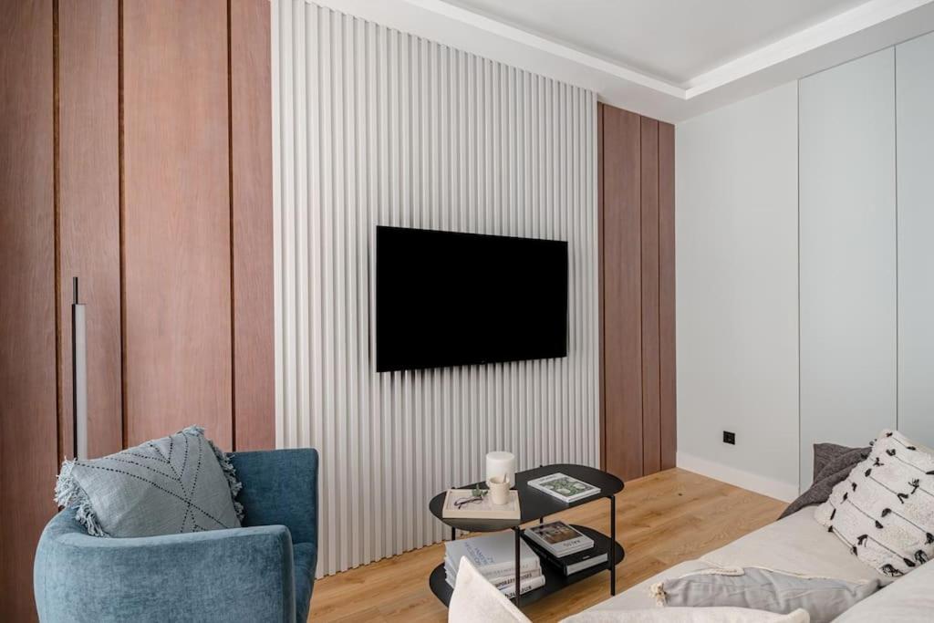 Apartment Centro Xi Calle Carrera De San Jeronimo 2br 2bh Madrid