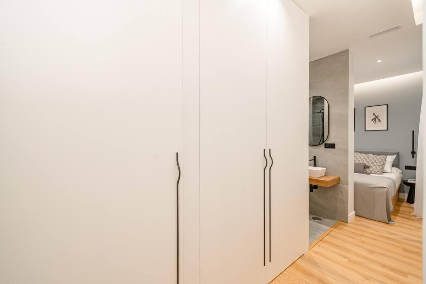 Centro Xi Calle Carrera De San Jeronimo 2br 2bh Apartment Madrid