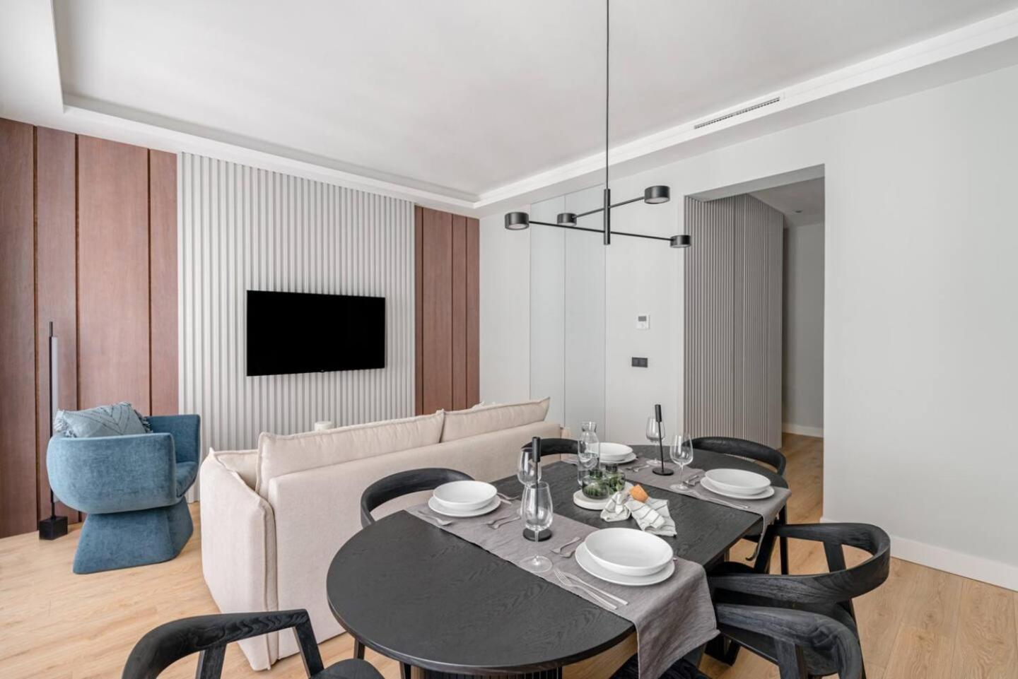 Centro Xi Calle Carrera De San Jeronimo 2br 2bh Apartment Madrid