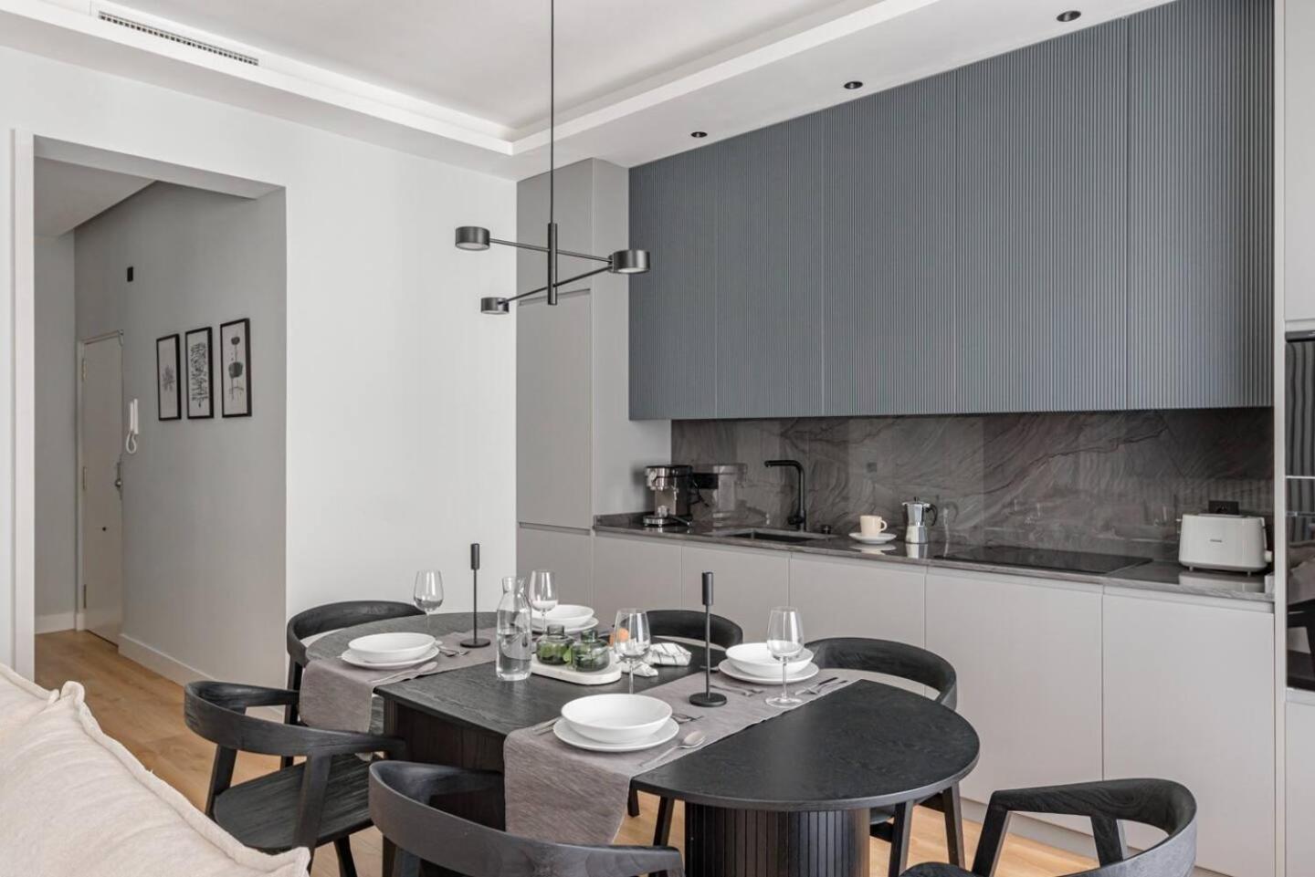 Centro Xi Calle Carrera De San Jeronimo 2br 2bh Apartment *