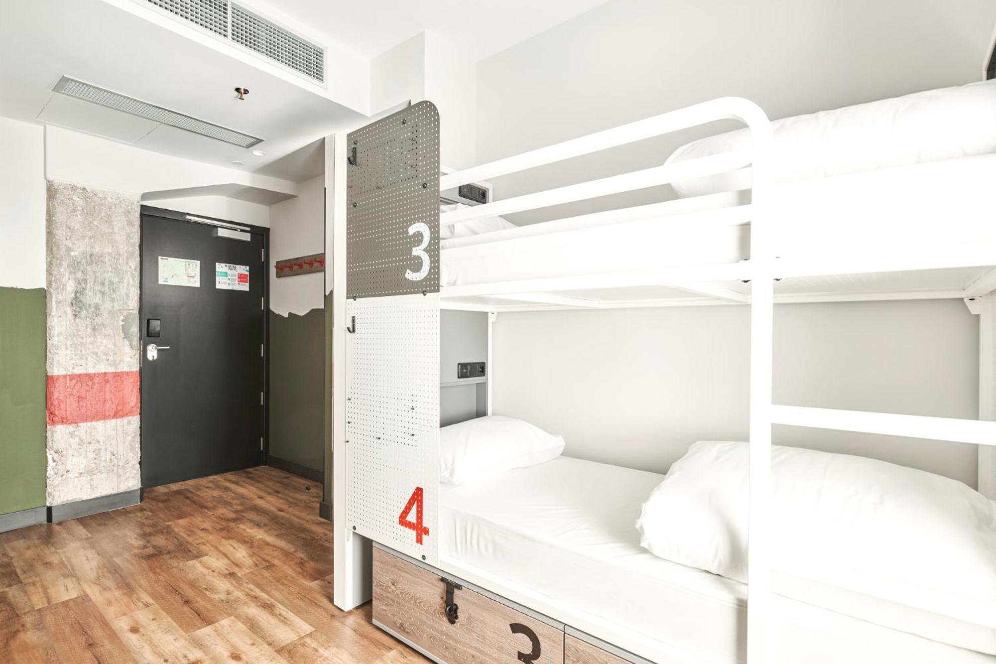 Hostal Generator *