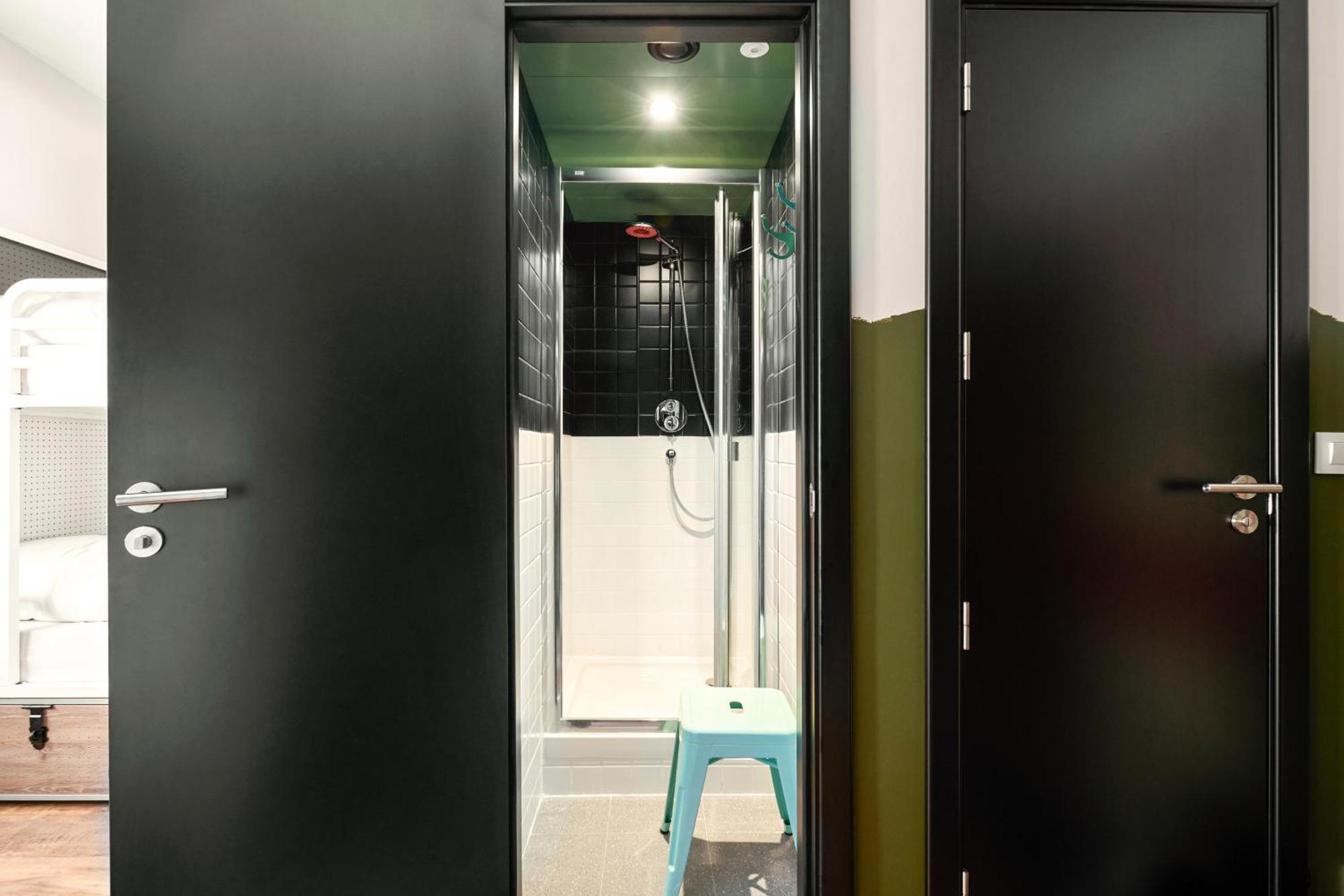 Generator Hostal *