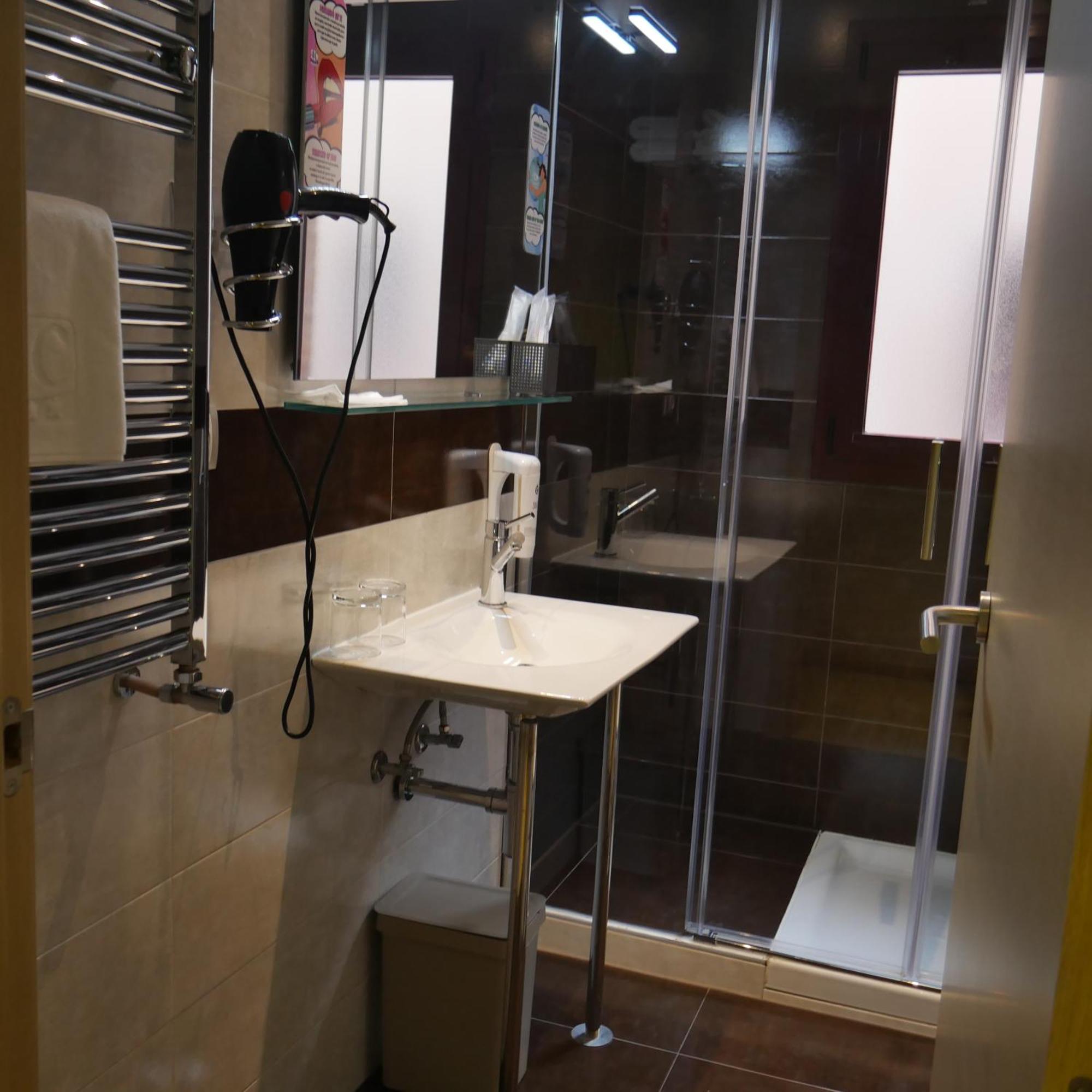 4c Cuatro Caminos Guest house 3*