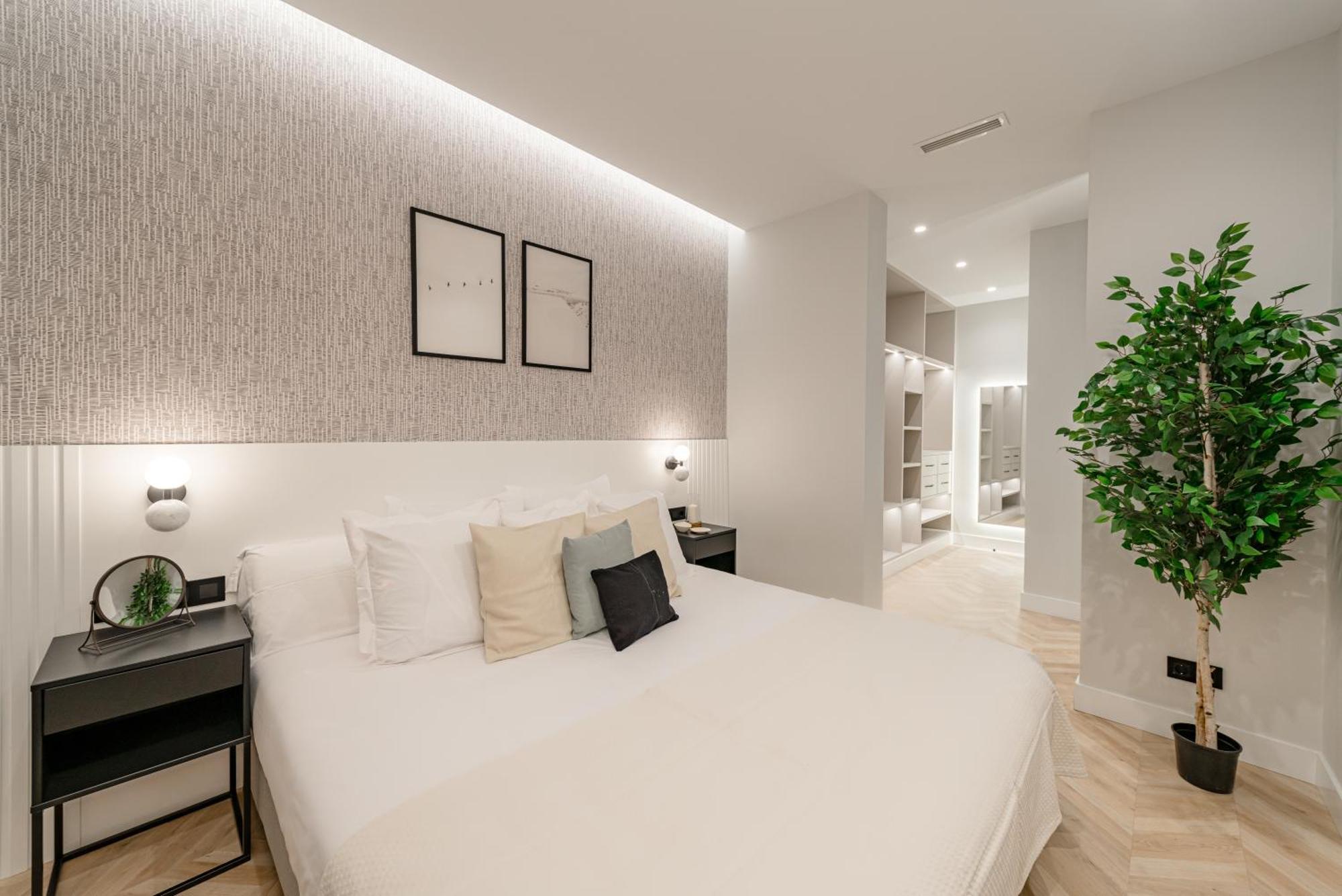 Plaza Espana Viii Calle San Bernardo 3br 3bh Apartamento Madrid