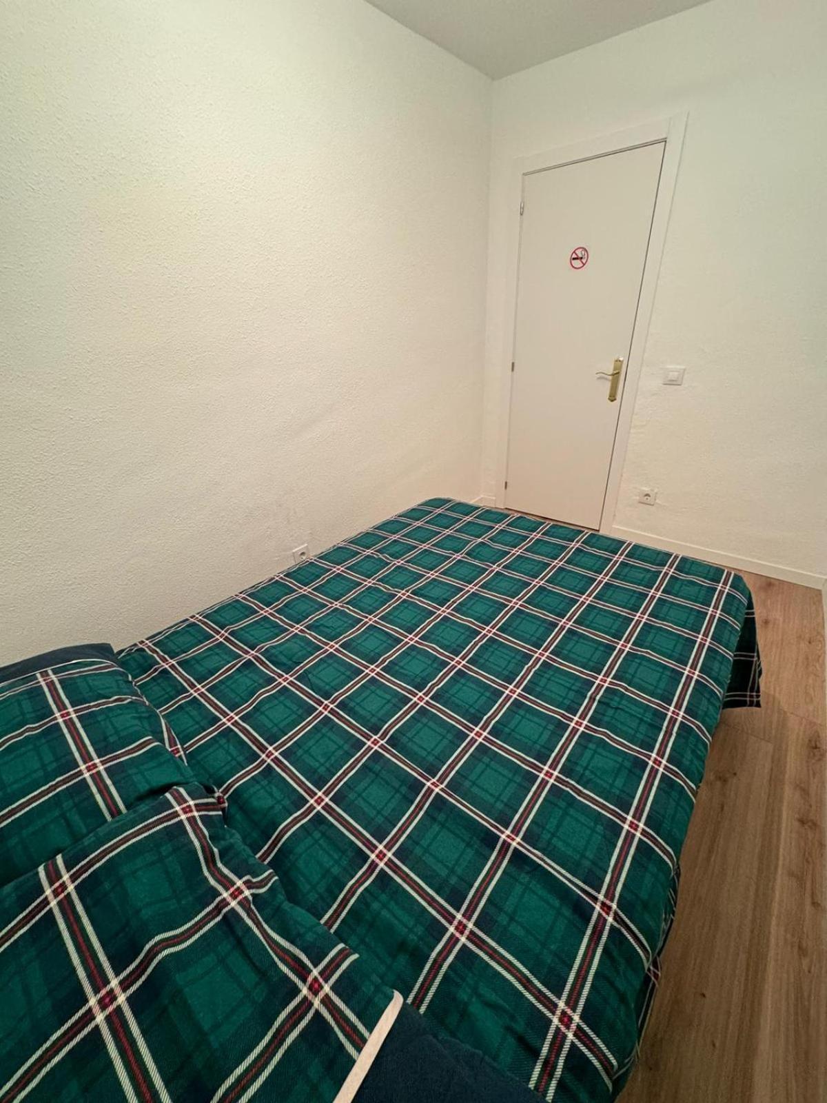 Guest house Basic Madrona Madrid