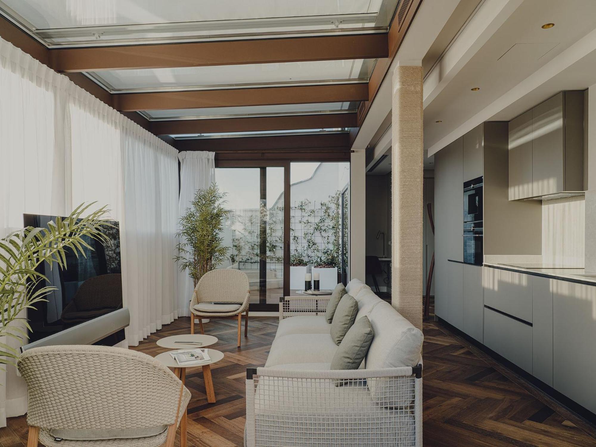 1915 Private Appartement