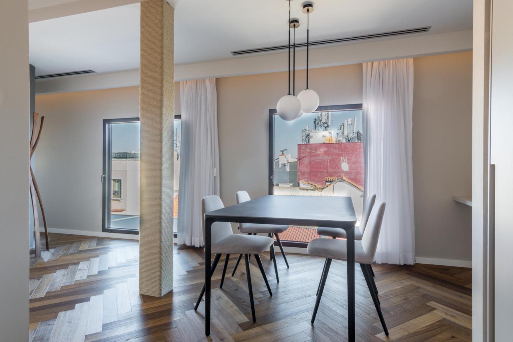 1915 Private Apartment *