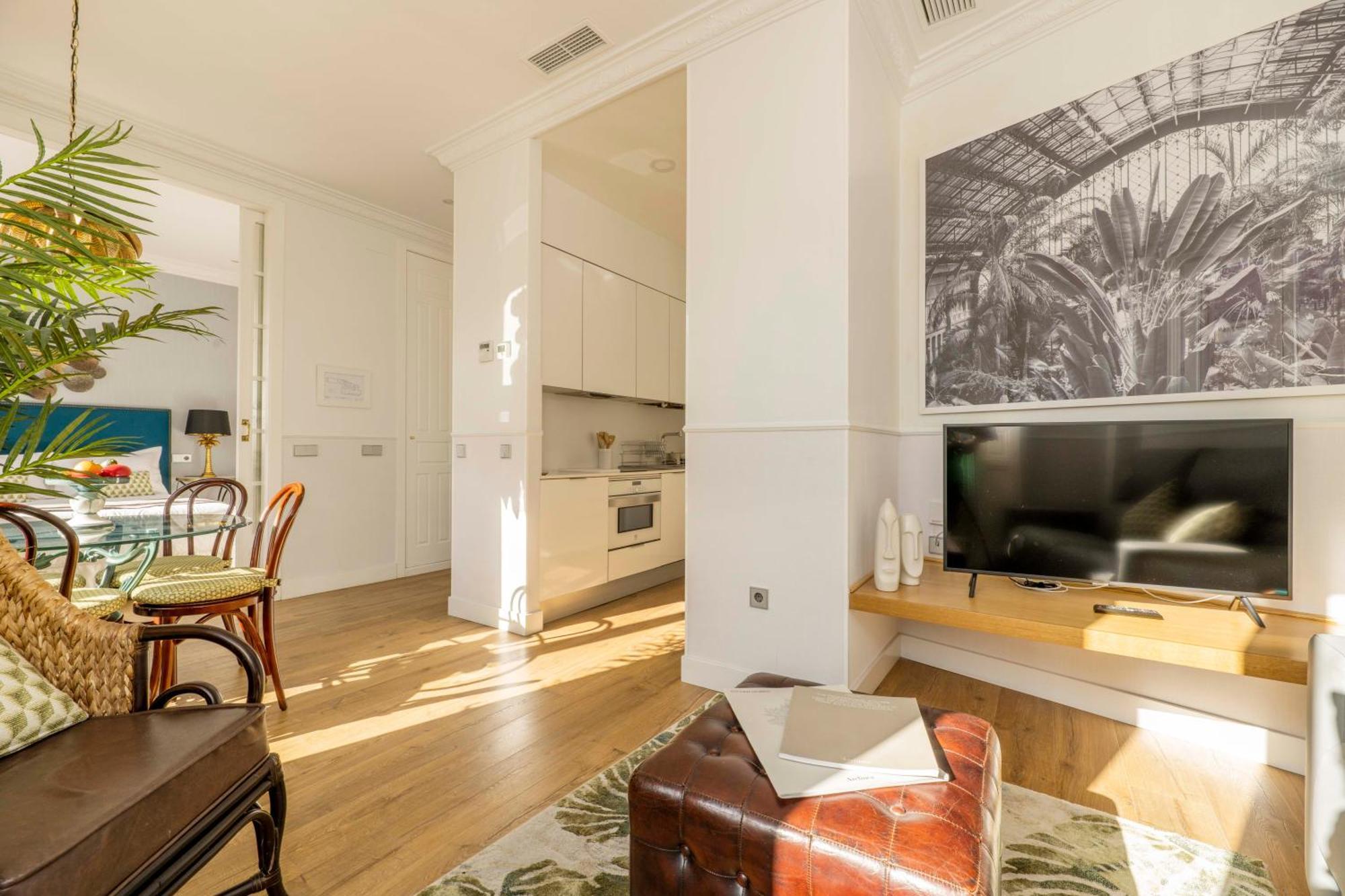 1915 Private Apartment *