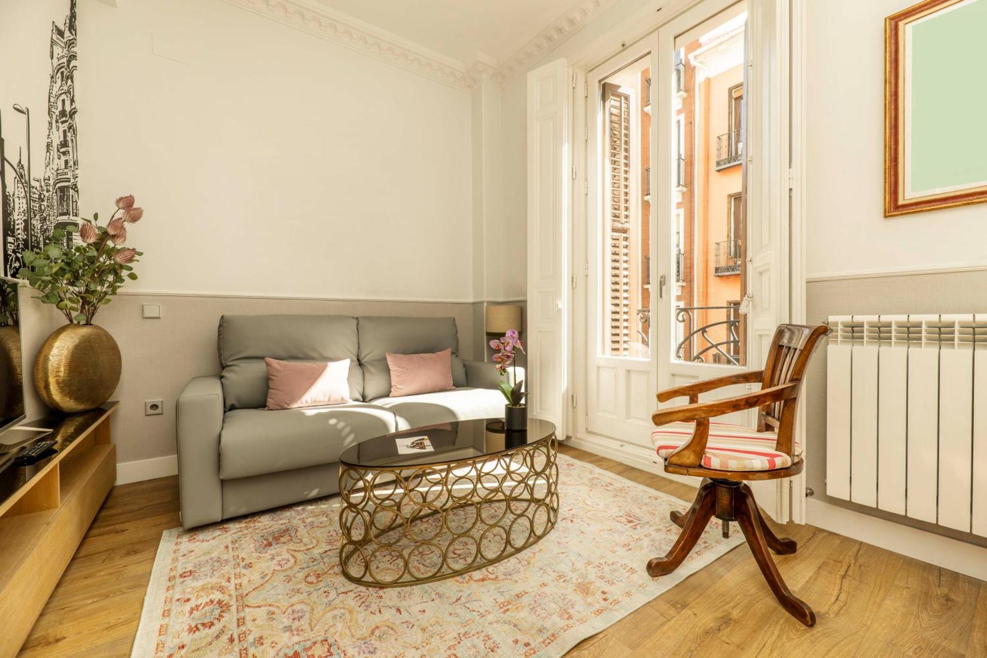 1915 Private Apartment