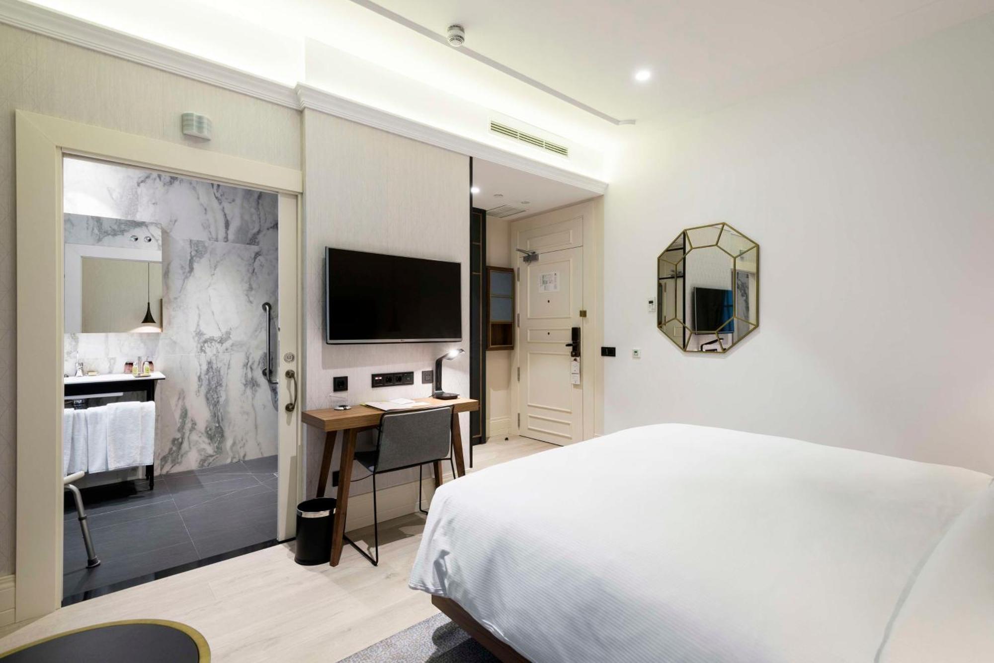 Doubletree By Hilton Madrid-prado Madrid
