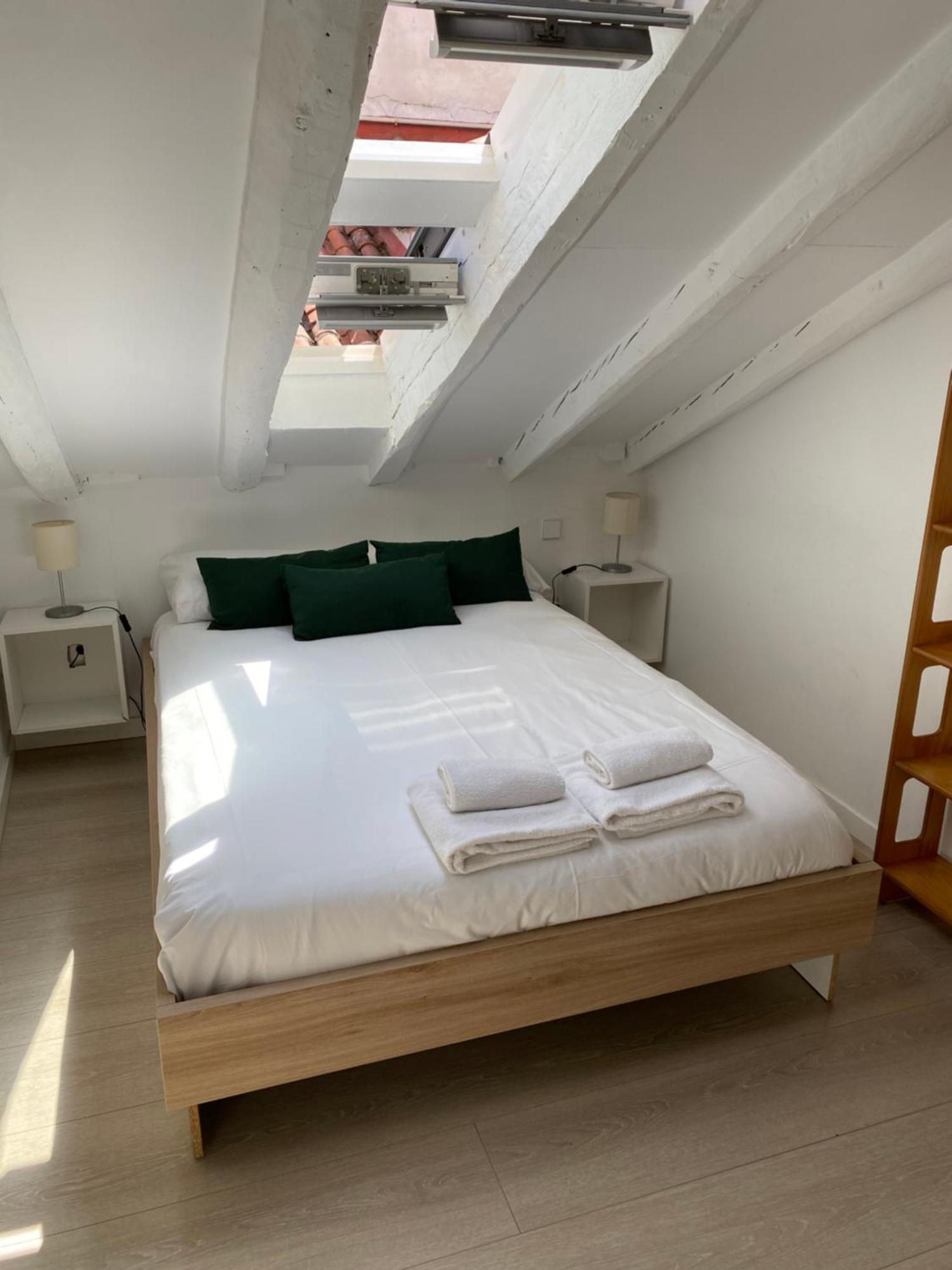 Hortaleza 72 Calle, Preciosa Buhardilla Entre Chueca Y Malasana Appartement *