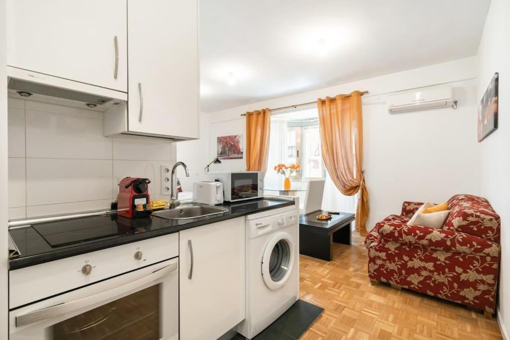 Apartamento Located In Puerta De Alcala - 2 Madrid