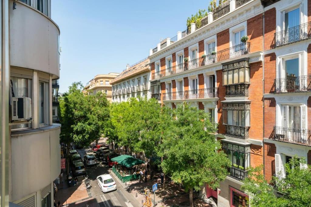 Located In Puerta De Alcala - 2 Apartamento