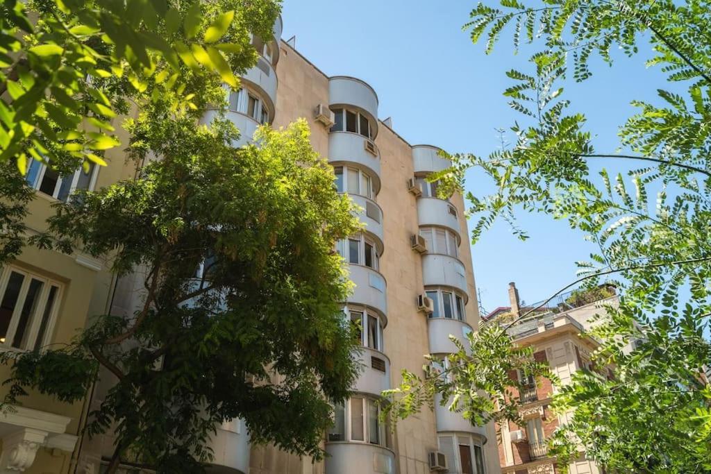 Apartamento Located In Puerta De Alcala - 2 Madri