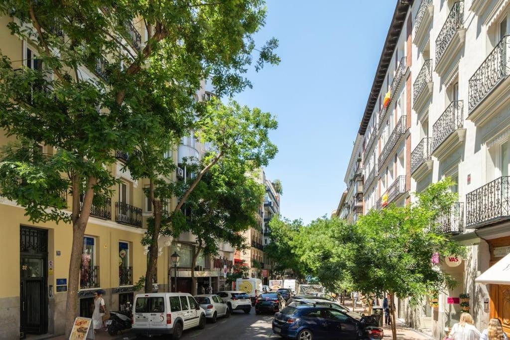 Located In Puerta De Alcala - 2 Madri