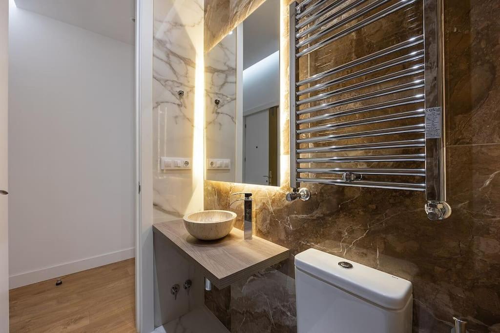 Apartment Castellana Norte I Calle Paseo De La Castellana 3br 3bh Madrid