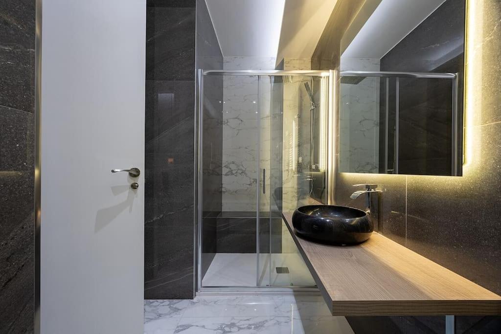 Apartment Castellana Norte I Calle Paseo De La Castellana 3br 3bh Madrid