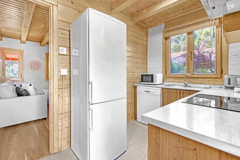 Cozy Wood Cabin, Casino, Pool, 25 Min To Center Villa Madrid